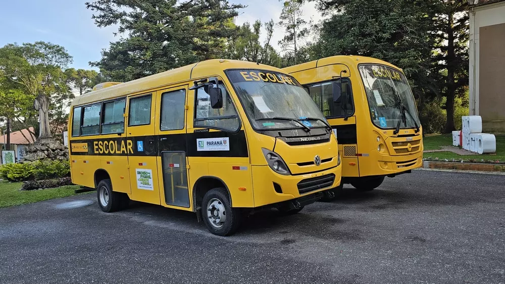 Frota escolar de Rio Negro é reforçada com dois novos  ônibus